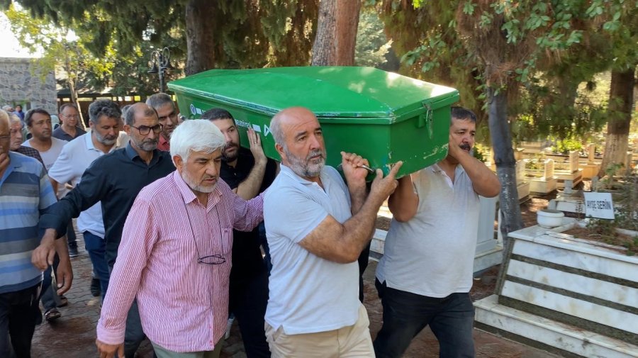 Mersin’deki İşçi Servisi Kazasında Hayatını Kaybedenler Toprağa Verildi