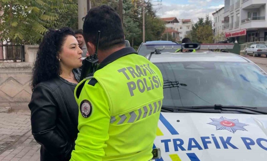 Sinyal Vermeyen Sürücü Kazaya Sebep Oldu, 1 Kişi Yaralandı: O Anlar Kamerada