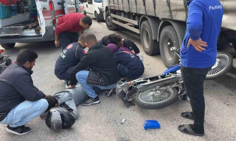 Sinyal Vermeyen Sürücü Kazaya Sebep Oldu, 1 Kişi Yaralandı: O Anlar Kamerada