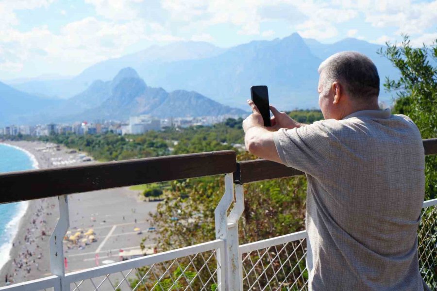 Antalya’da Güneş Yeniden Yüzünü Gösterdi, Sahiller Doldu