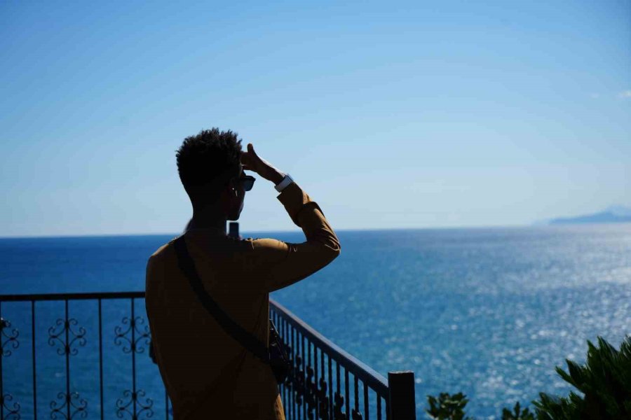 Antalya’da Güneş Yeniden Yüzünü Gösterdi, Sahiller Doldu