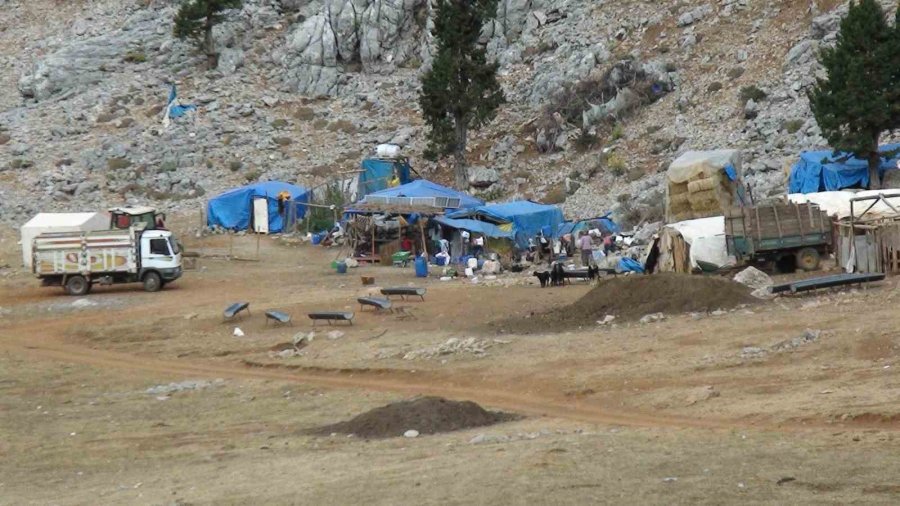 Antalya’da Yörüklerin 4 Aydır Kaldıkları Yaylalardan Dönüşleri Başladı