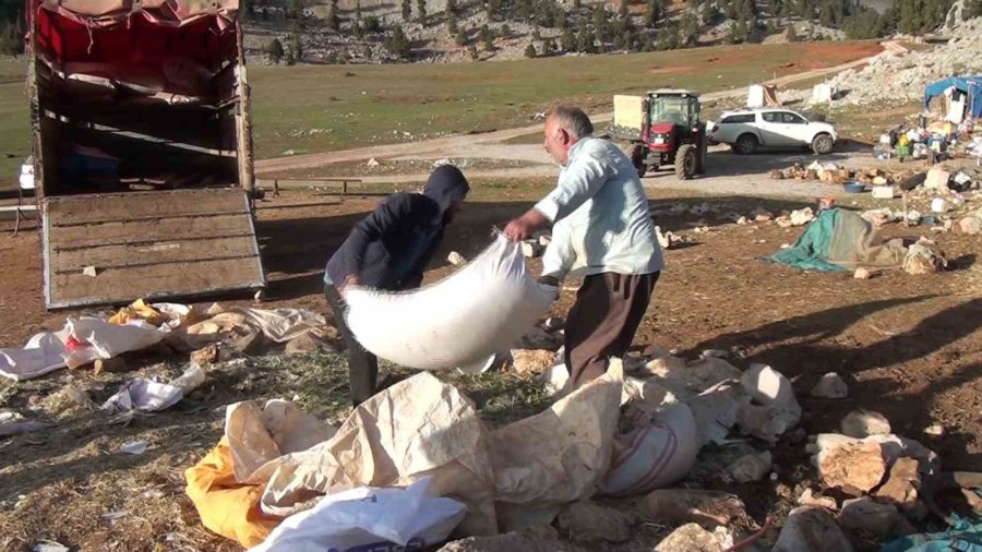 Antalya’da Yörüklerin 4 Aydır Kaldıkları Yaylalardan Dönüşleri Başladı