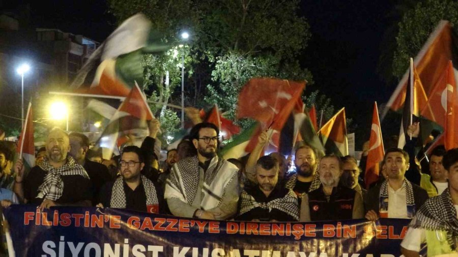 Antalya’da Özgürlük Filosuna Destek Yürüyüşü