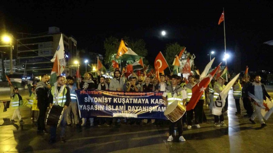Antalya’da Özgürlük Filosuna Destek Yürüyüşü