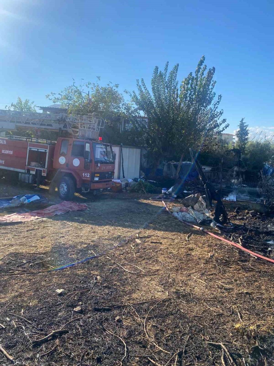 Serik’te Ahırda Çıkan Yangında 1 Koyun Telef Oldu