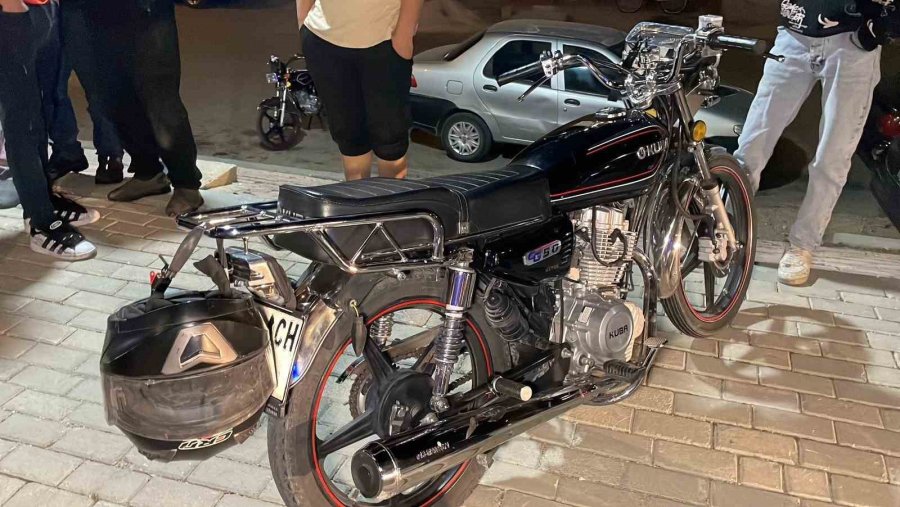 Karaman’da Motosiklet Yayaya Çarptı: 2 Yaralı