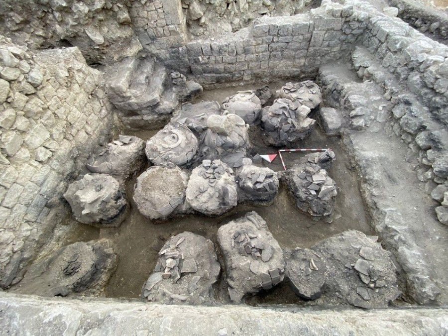 Karaman’da Bin 300 Yıllık Bezemeli Arpa Ekmekleri Bulundu