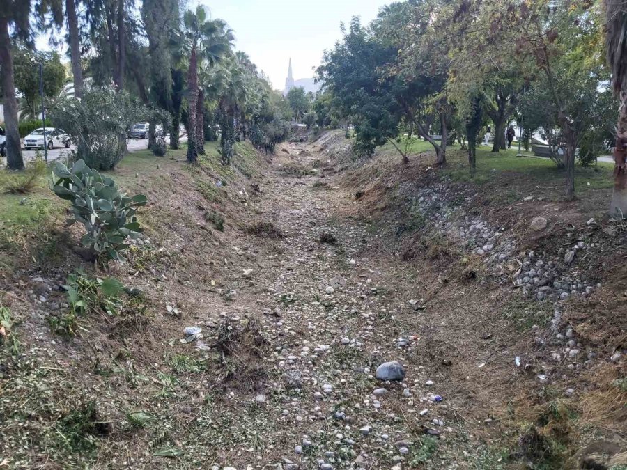 Kemer Belediyesi’nden Kış Öncesi Dere Temizliği