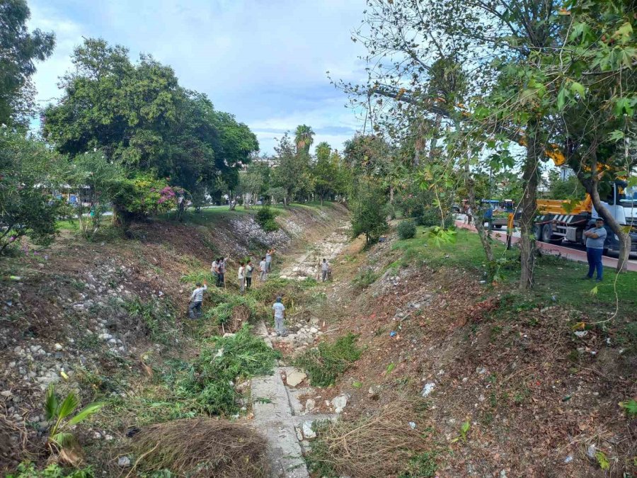 Kemer Belediyesi’nden Kış Öncesi Dere Temizliği