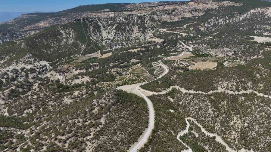 Mut’ta Grup Yolları Yenilendi