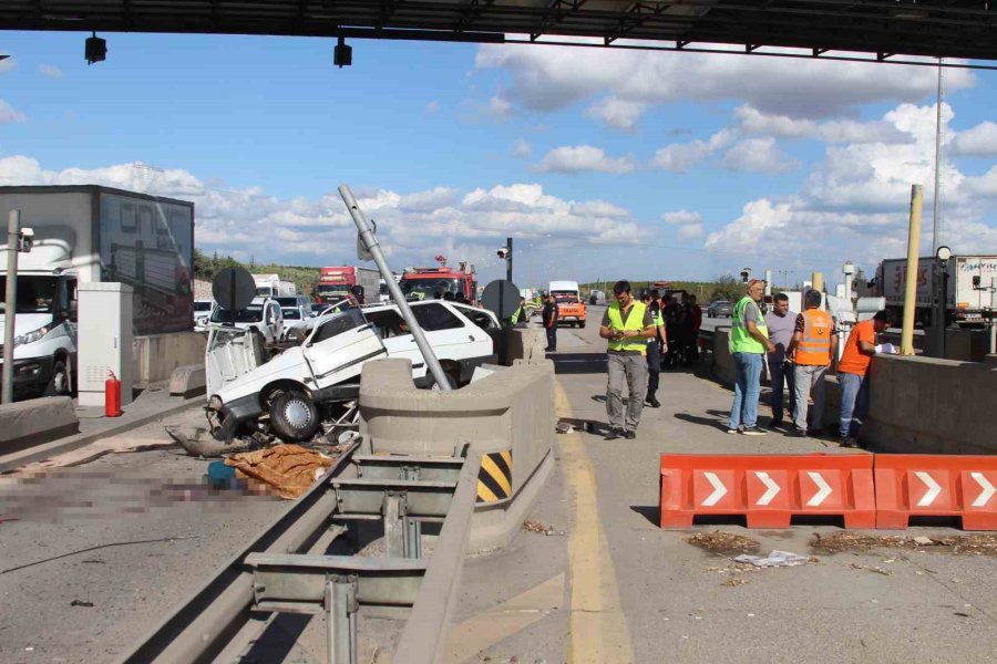 Mersin’de Otomobil Beton Bariyere Çarptı: 2 Ölü
