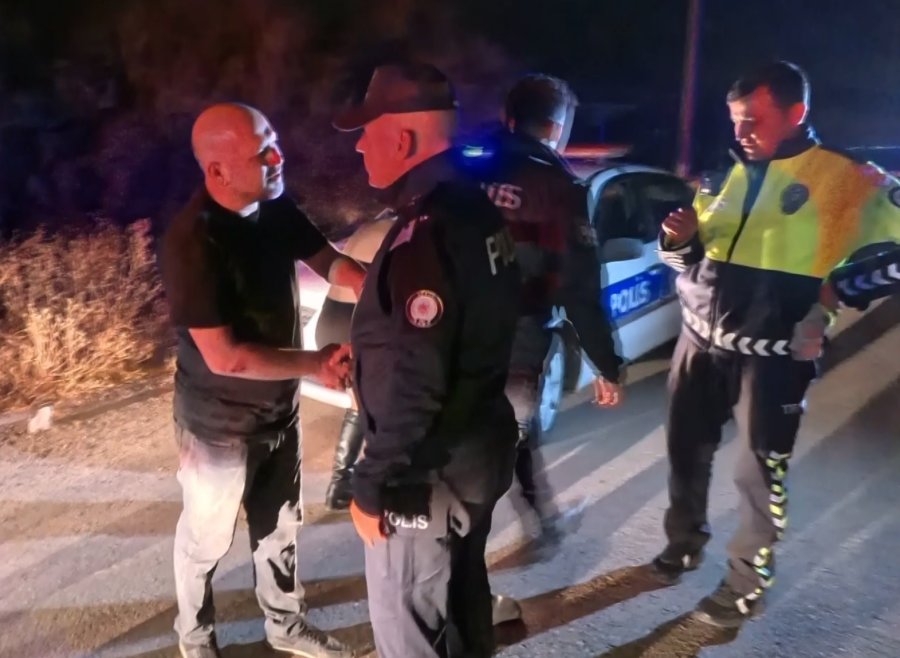 "babam Hakim, Valiyi Arayacağım" Deyip Polisi Tehdit Ettiler