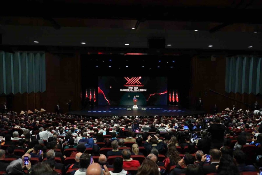 Alkü Rektörü Türkdoğan, 2025-2026 Akademik Yılı Açılış Törenine Katıldı