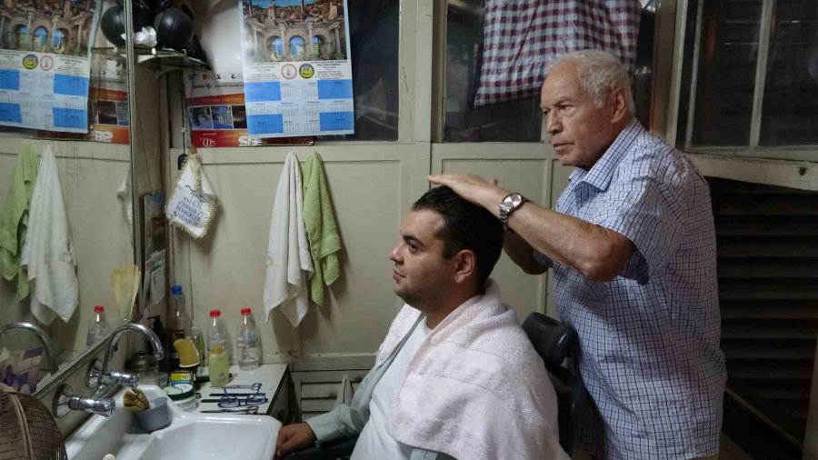 Tek Koltuklu Dükkanda Yarım Asırlık Zanaat