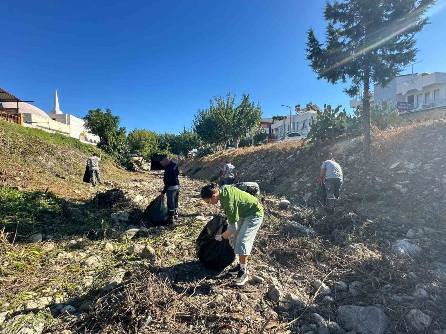 Yabancı Uyruklu Kadınlardan Örnek Temizlik Etkinliği