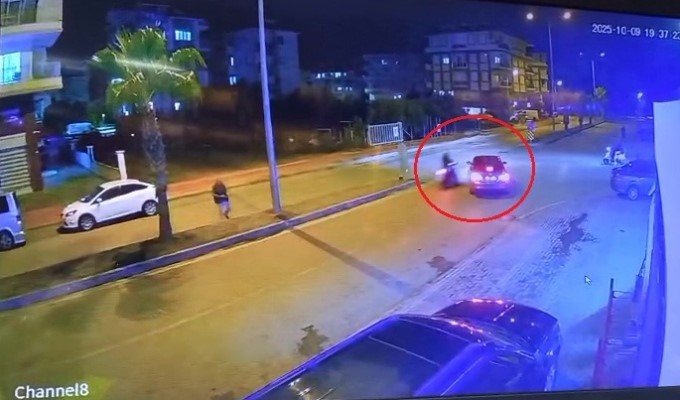 Antalya’da ’u’ Dönüşü Yapan Otomobille Çarpışan Motosiklet Sürücüsü Yaralandı