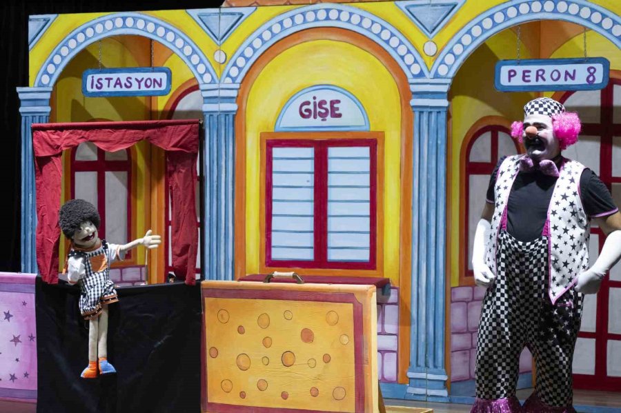 Mersin Şehir Tiyatrosu Çocuklar İçin Perdelerini Açtı