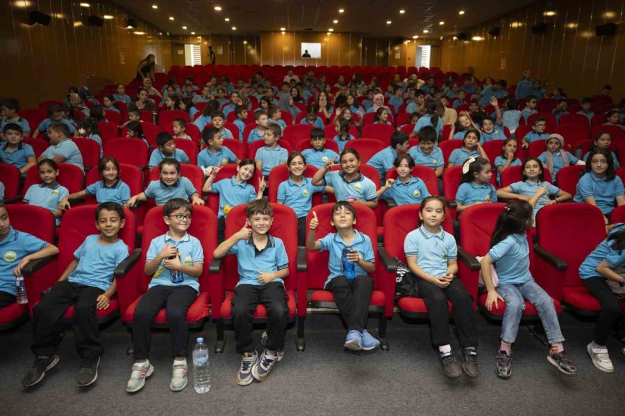 Mersin Şehir Tiyatrosu Çocuklar İçin Perdelerini Açtı