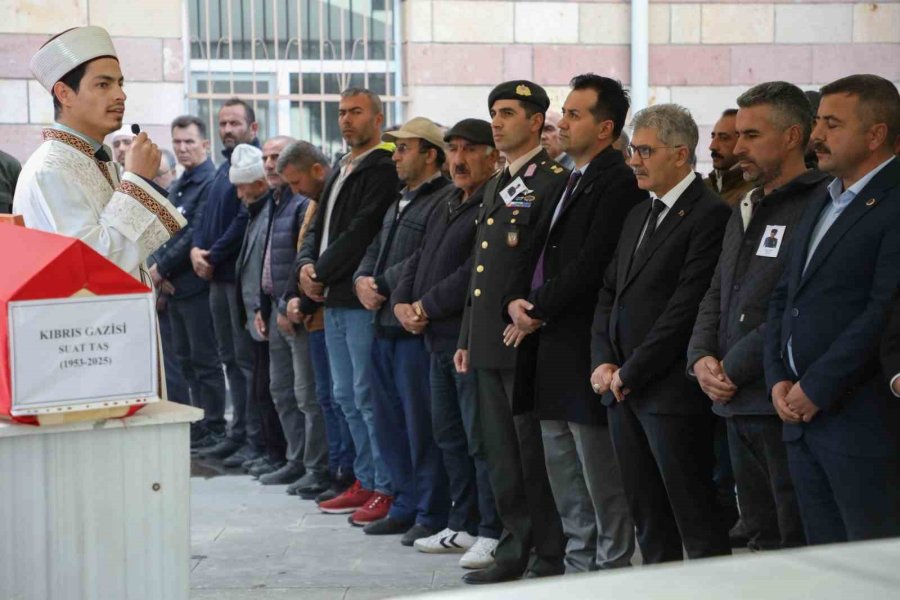 Kıbrıs Gazisi Suat Taş Son Yolculuğuna Uğurlandı