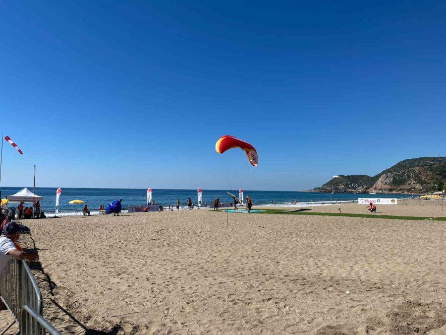 Dünya Yamaç Paraşütü Hedef Şampiyonası Alanya’da Başladı