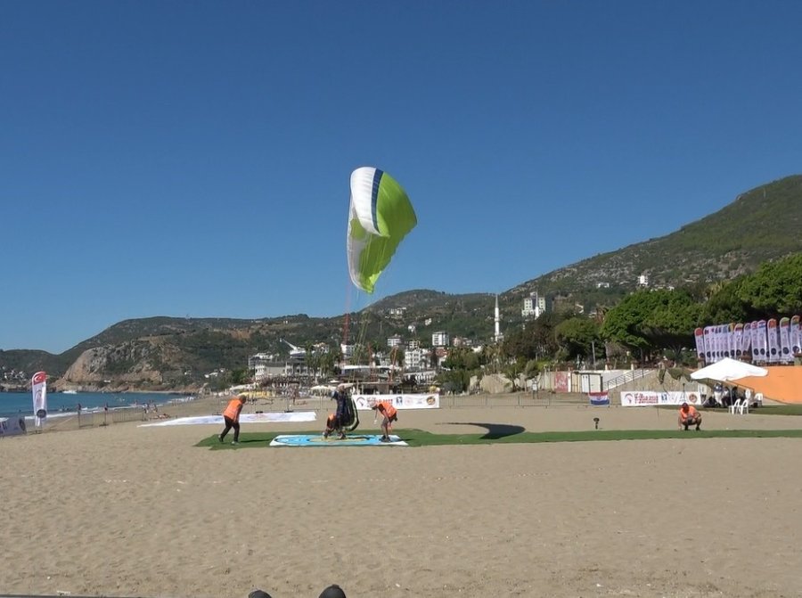 Dünya Yamaç Paraşütü Hedef Şampiyonası Alanya’da Başladı