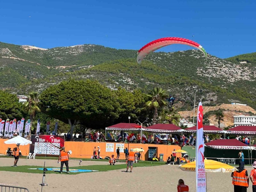 Dünya Yamaç Paraşütü Hedef Şampiyonası Alanya’da Başladı