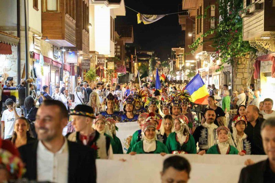 Manavgat’ta Halk Dansları Festivali Coşkusu Başladı