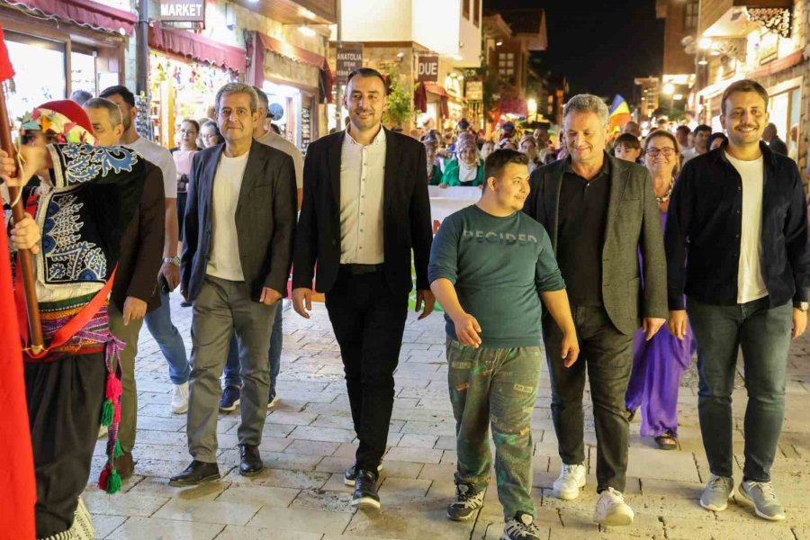 Manavgat’ta Halk Dansları Festivali Coşkusu Başladı