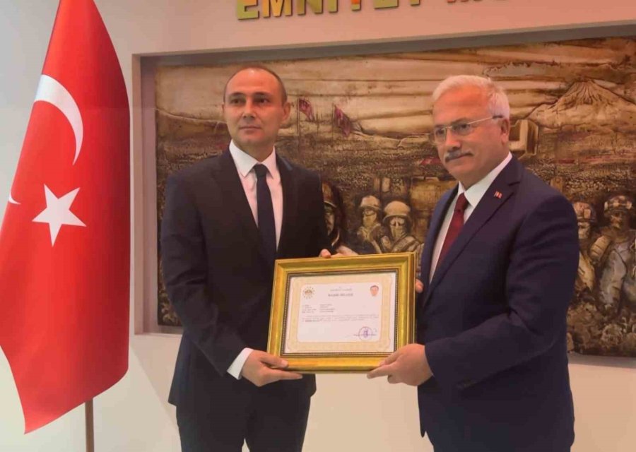 Aksaray Valisinden O Polislere Başarı Belgesi