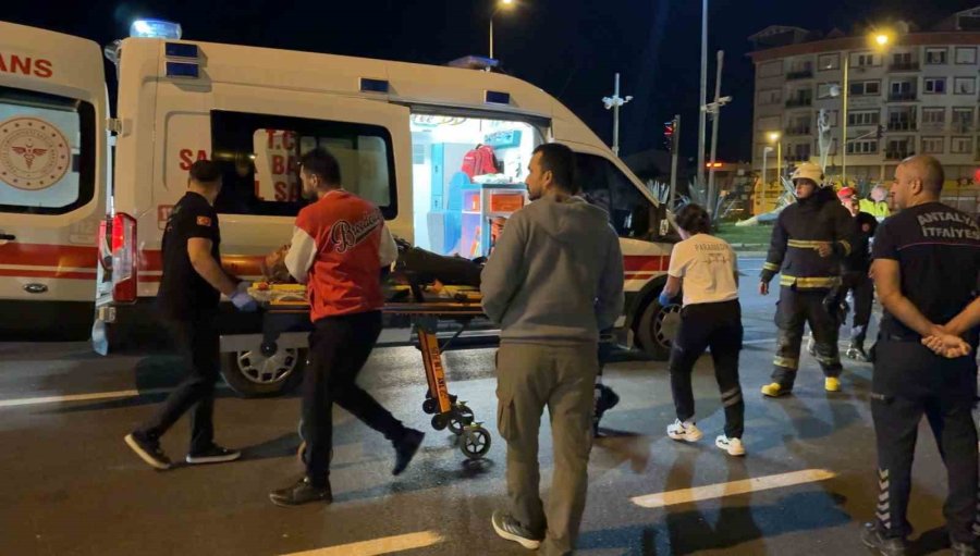 Kavşakta Pikapla Çarpışan Tofaş’taki 2 Kişi Yaralandı