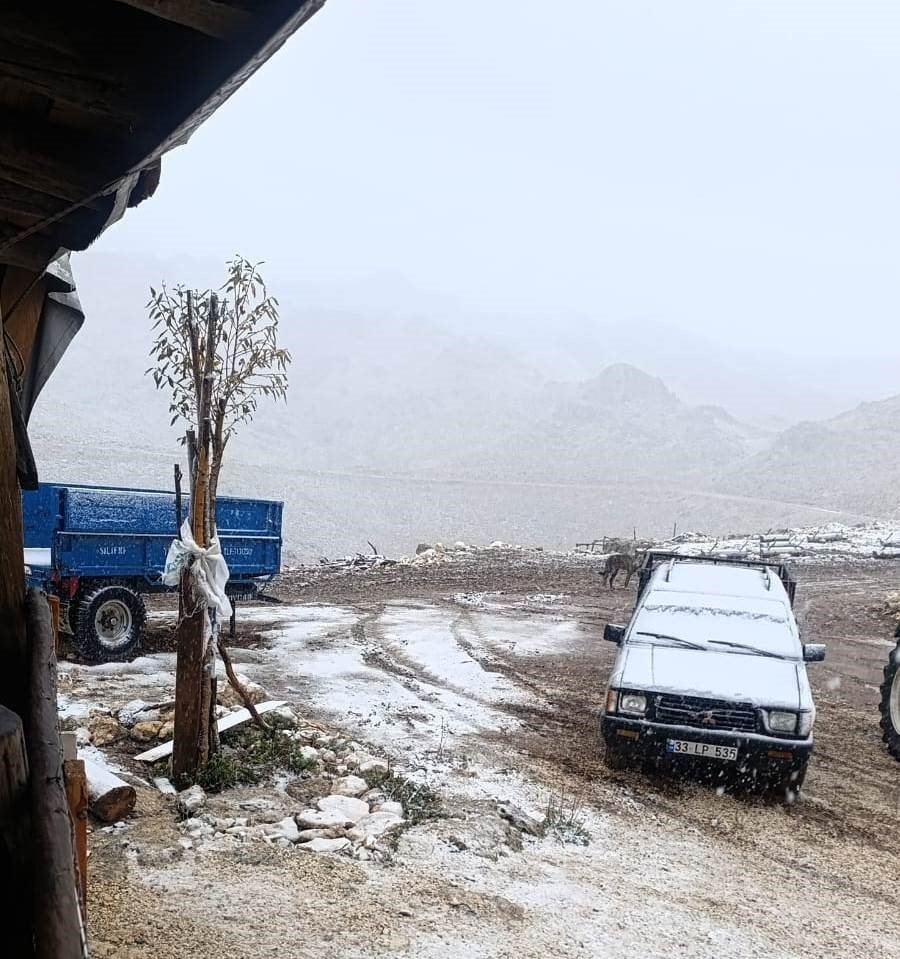 Mersin’de Anamur’un Yüksek Kesimlerine Mevsimin İlk Karı Düştü