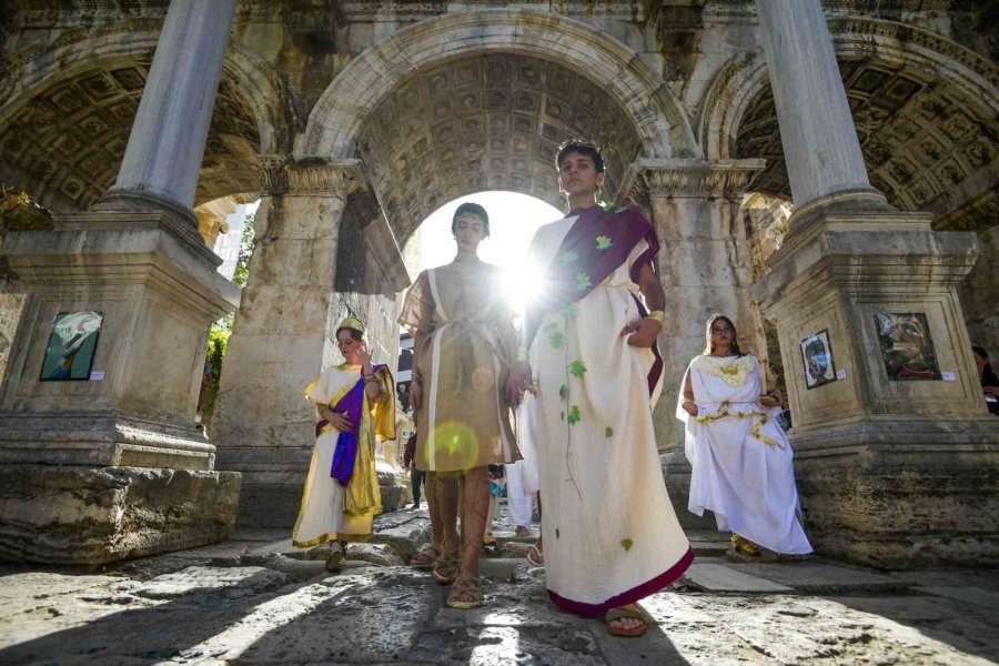 Antalya’da Sanatın Kalbi Kaleiçi’nde Attı
