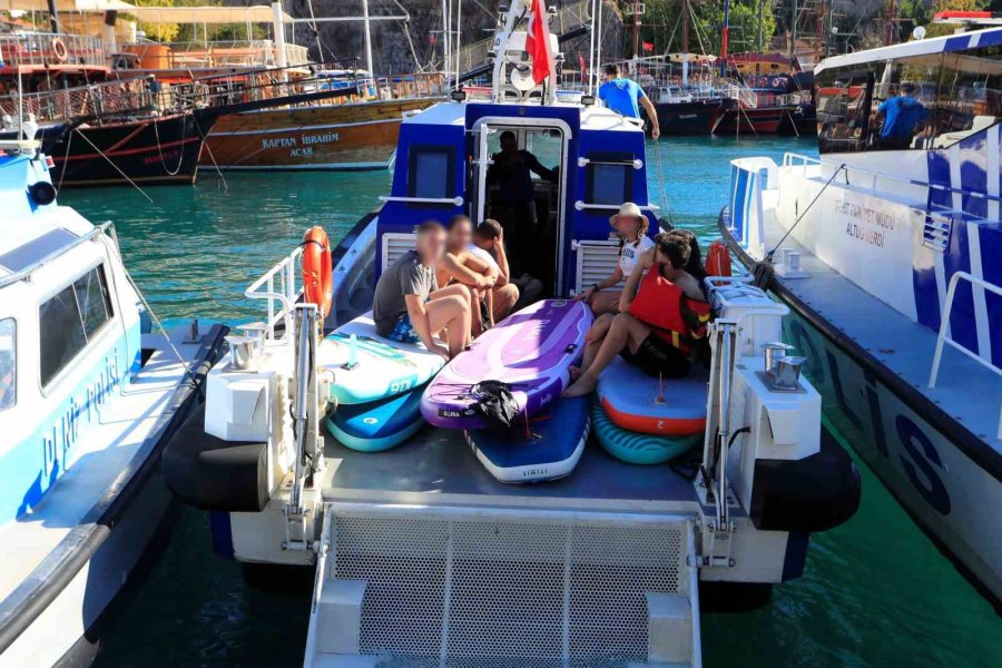 Akdeniz’de 19 Sup Board Yapan Gençler Rüzgarla 2 Mil Açığa Sürüklendi