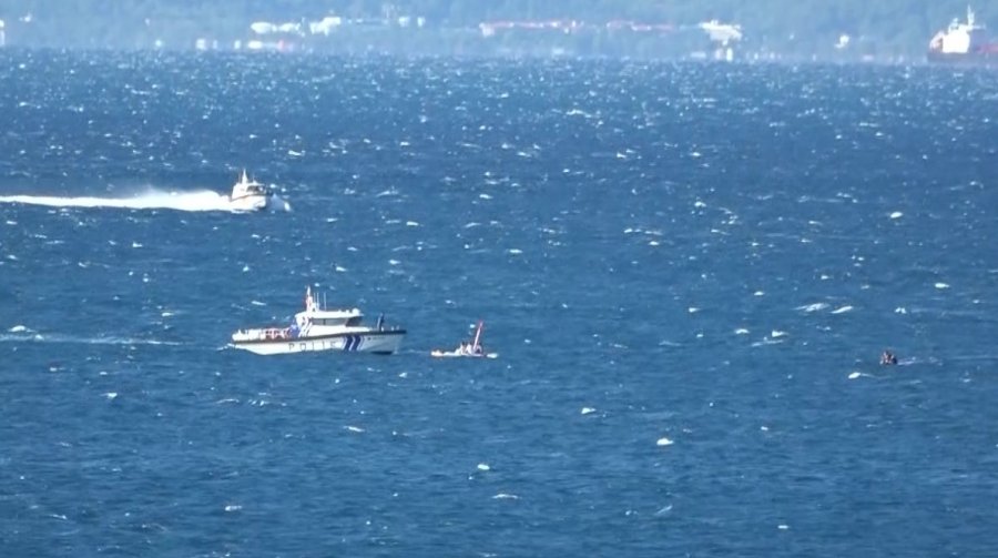Akdeniz’de 19 Sup Board Yapan Gençler Rüzgarla 2 Mil Açığa Sürüklendi