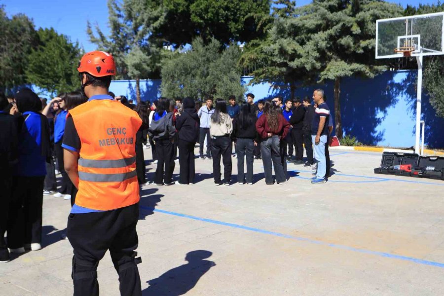 Antalya’da Deprem Tahliye Tatbikatı Gerçekleştirildi