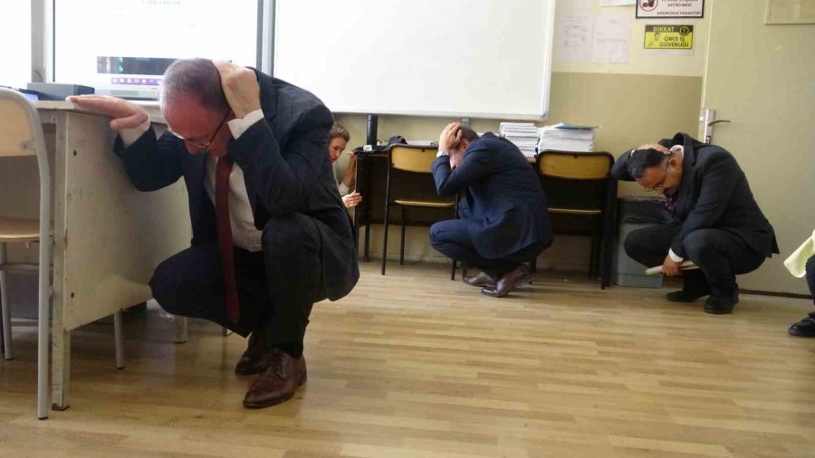 Antalya’da Deprem Tahliye Tatbikatı Gerçekleştirildi