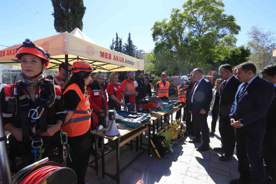 Antalya’da Deprem Tahliye Tatbikatı Gerçekleştirildi