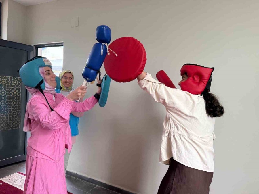 Akdeniz Belediyesinden Anneler Ve Kızlarına Kamp Sürprizi