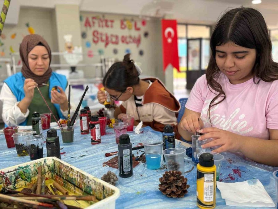 Akdeniz Belediyesinden Anneler Ve Kızlarına Kamp Sürprizi