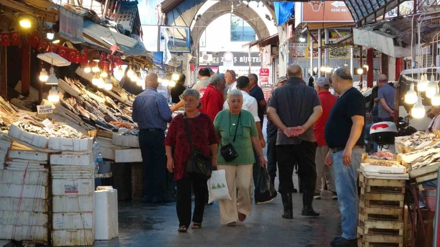 Balıkta Bolluk Yaşanıyor, Fiyatlar Kasım Sonuna Kadar Uygun