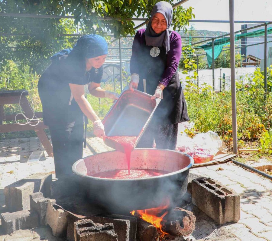 Antalya’da Kadın Kooperatiflerinde Kış Hazırlığı Başladı