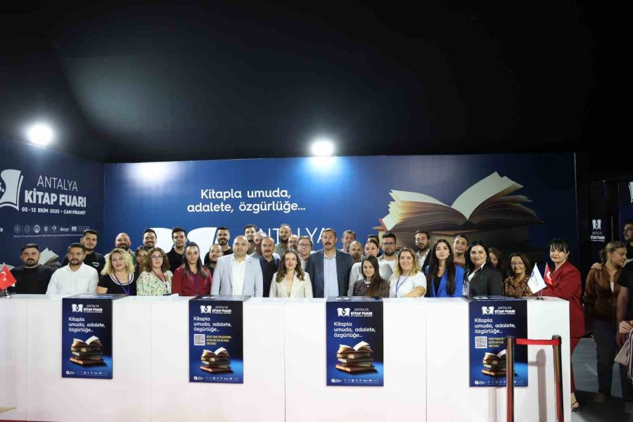 Antalya Kitap Fuarı’nı 1 Milyon 103 Bin Kişi Ziyaret Etti
