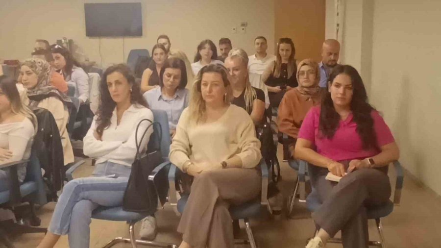 Manavgat’ta Sağlık Çalışanlarına Ekg Eğitimi