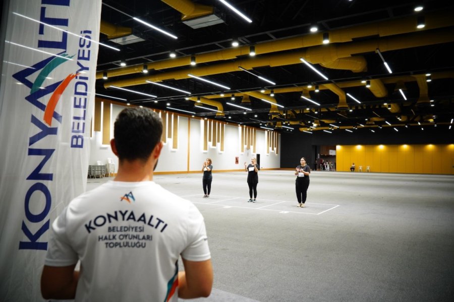 Halk Oyunları Topluluğu Yeni Üyelerini Seçti