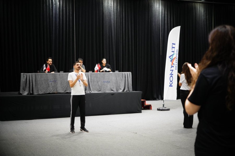 Halk Oyunları Topluluğu Yeni Üyelerini Seçti