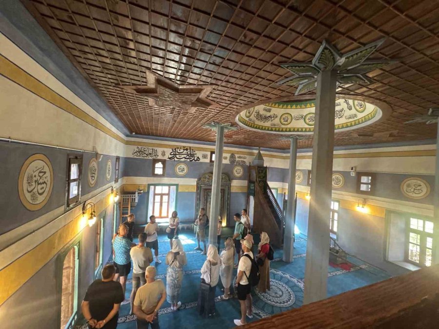 Litvanyalı Turistler Tarihi Köye Hayran Kaldı