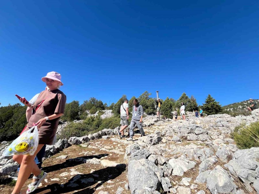 Litvanyalı Turistler Tarihi Köye Hayran Kaldı