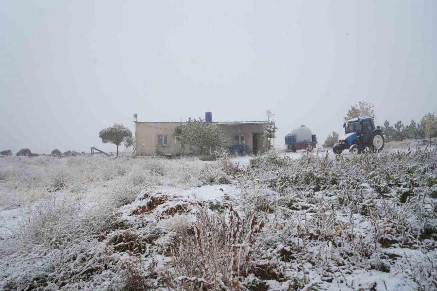 Niğde’nin Yüksek Kesimlerine Mevsimin İlk Karı Yağdı