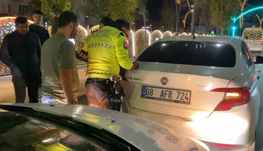 Ayakta Bile Durmakta Güçlük Çeken Alkollü Sürücü Önünde Giden Araca Çarptı